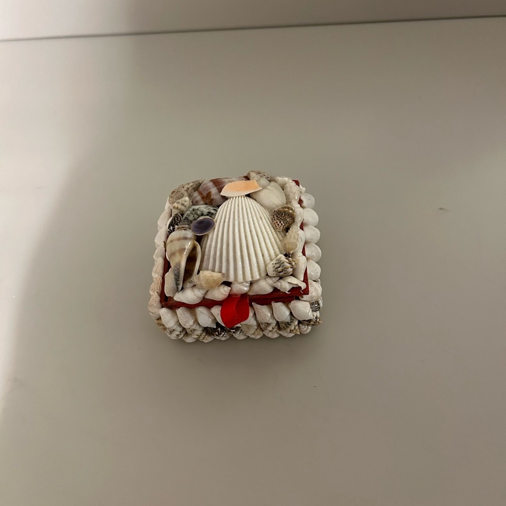 Two Shell Trinket Boxes - Picture 6 of 11